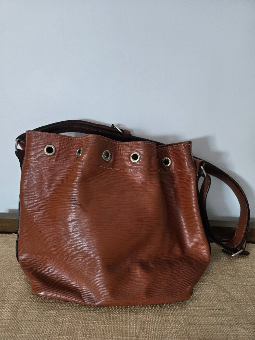 Authentic Louis Vuitton Epi Leather Noé Shoulder Bag (Kenyan Brown)
